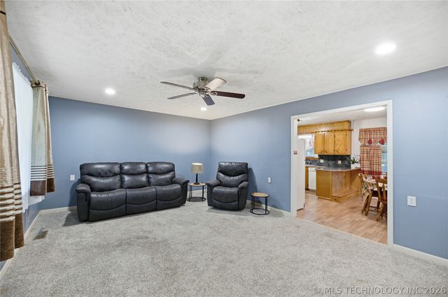119 W Ross Street, Locust Grove, OK 74352