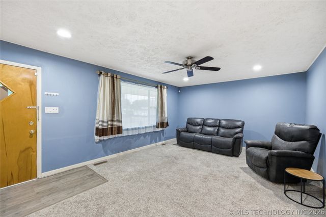 119 W Ross Street, Locust Grove, OK 74352