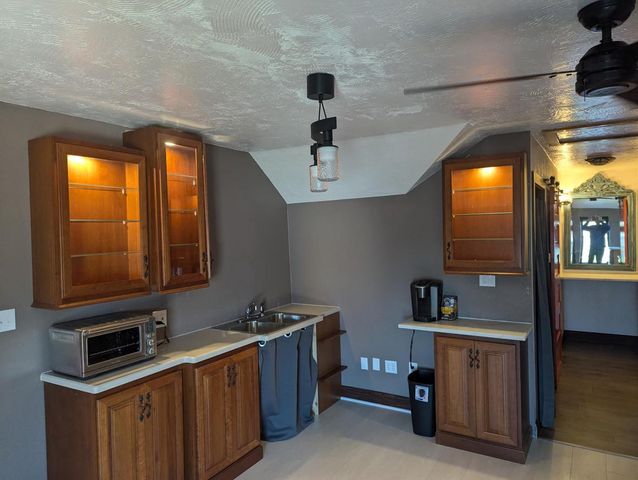 4464 S Whitnall AVENUE, Milwaukee, WI 53225