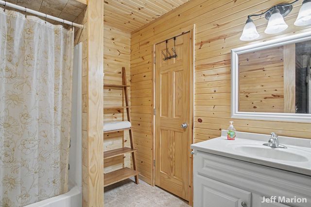 301 N Clay Street, Greenville, MI 48838