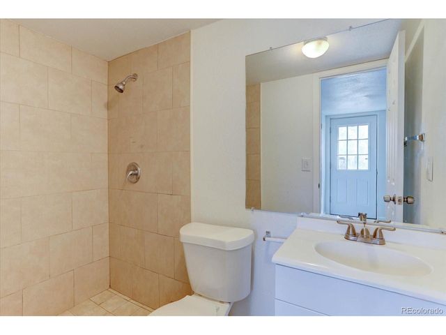 20436 E Flora Dr, Aurora, CO 80013