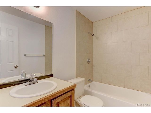 20436 E Flora Dr, Aurora, CO 80013