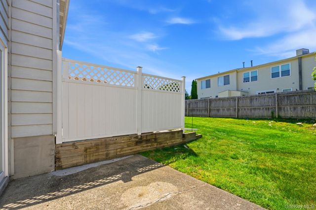 276 Temple Hill Road 303, New Windsor, NY 12553