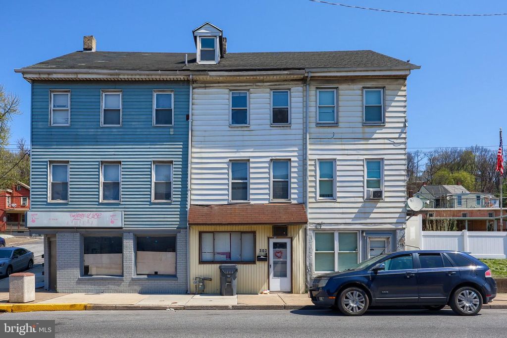 303 S FRONT ST, Steelton, PA 17113