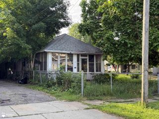 863 Tacken Street, Flint, MI 48532