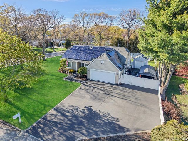 19 Ascot Place, Coram, NY 11727
