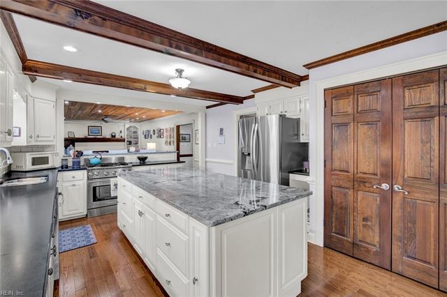 621 Wickwood DR, Chesapeake, VA 23322