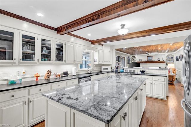 621 Wickwood DR, Chesapeake, VA 23322