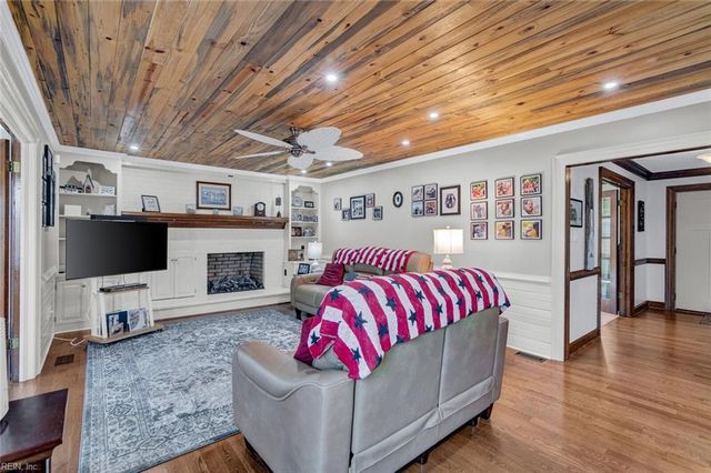 621 Wickwood DR, Chesapeake, VA 23322