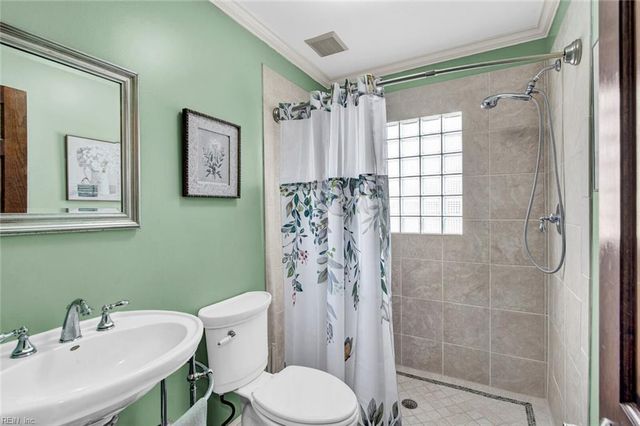 621 Wickwood DR, Chesapeake, VA 23322