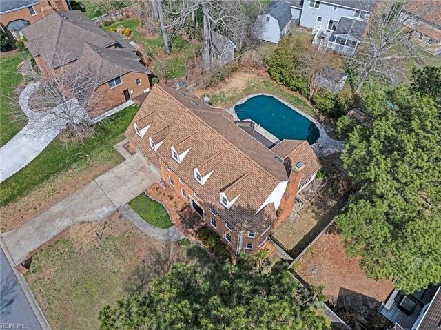 621 Wickwood DR, Chesapeake, VA 23322