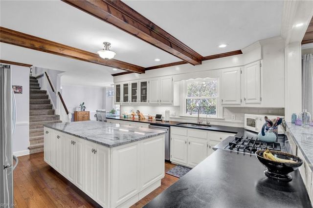 621 Wickwood DR, Chesapeake, VA 23322