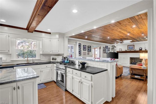 621 Wickwood DR, Chesapeake, VA 23322