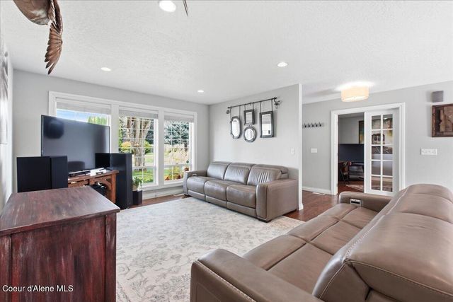 9184 N Finucane DR, Hayden, ID 83835