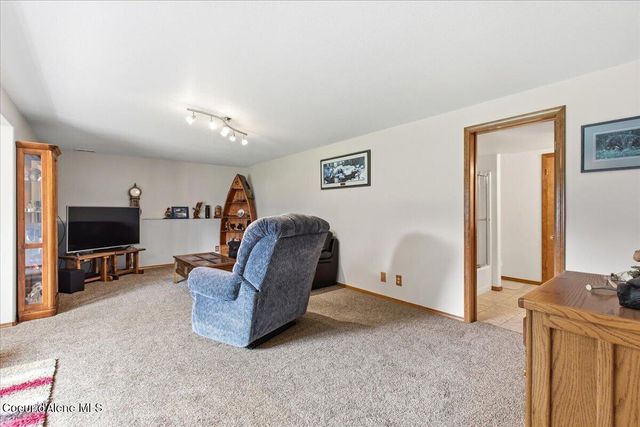9184 N Finucane DR, Hayden, ID 83835