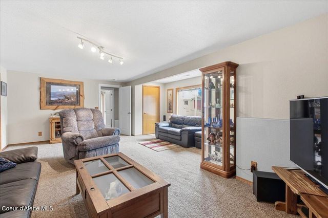 9184 N Finucane DR, Hayden, ID 83835