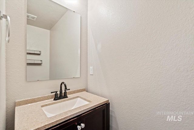 3636 S Wood River Ave, Nampa, ID 83686