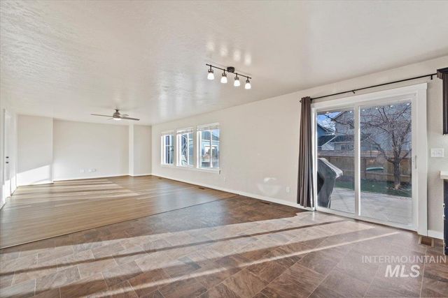 3636 S Wood River Ave, Nampa, ID 83686