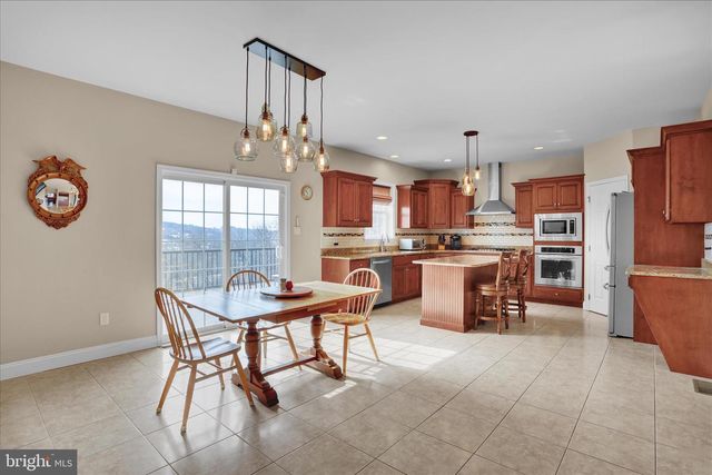 128 ROBBY DR, Leesport, PA 19533