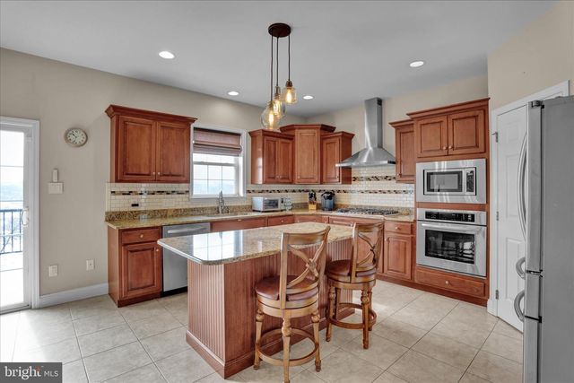 128 ROBBY DR, Leesport, PA 19533