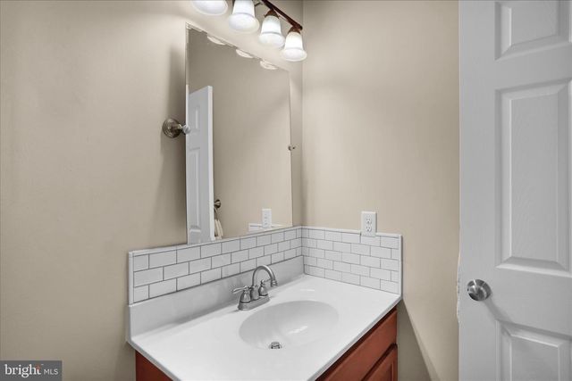 128 ROBBY DR, Leesport, PA 19533