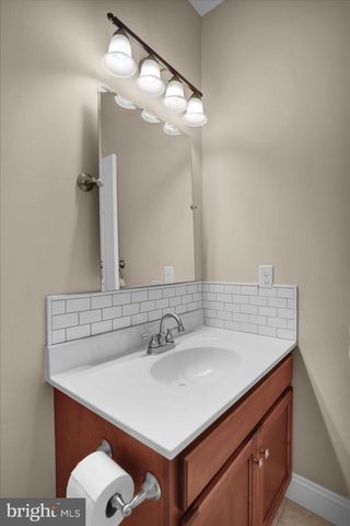 128 ROBBY DR, Leesport, PA 19533