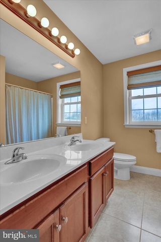 128 ROBBY DR, Leesport, PA 19533