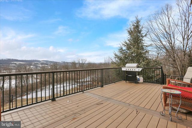 128 ROBBY DR, Leesport, PA 19533