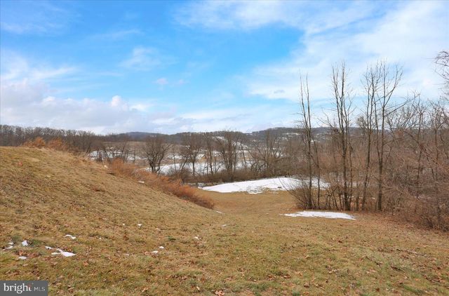 128 ROBBY DR, Leesport, PA 19533