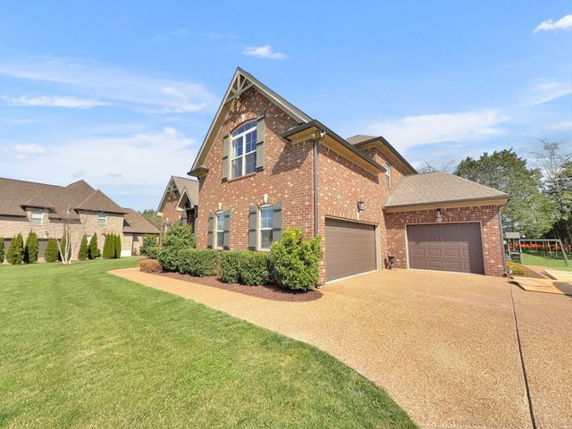 907 Larkspur Ln, Lebanon, TN 37087