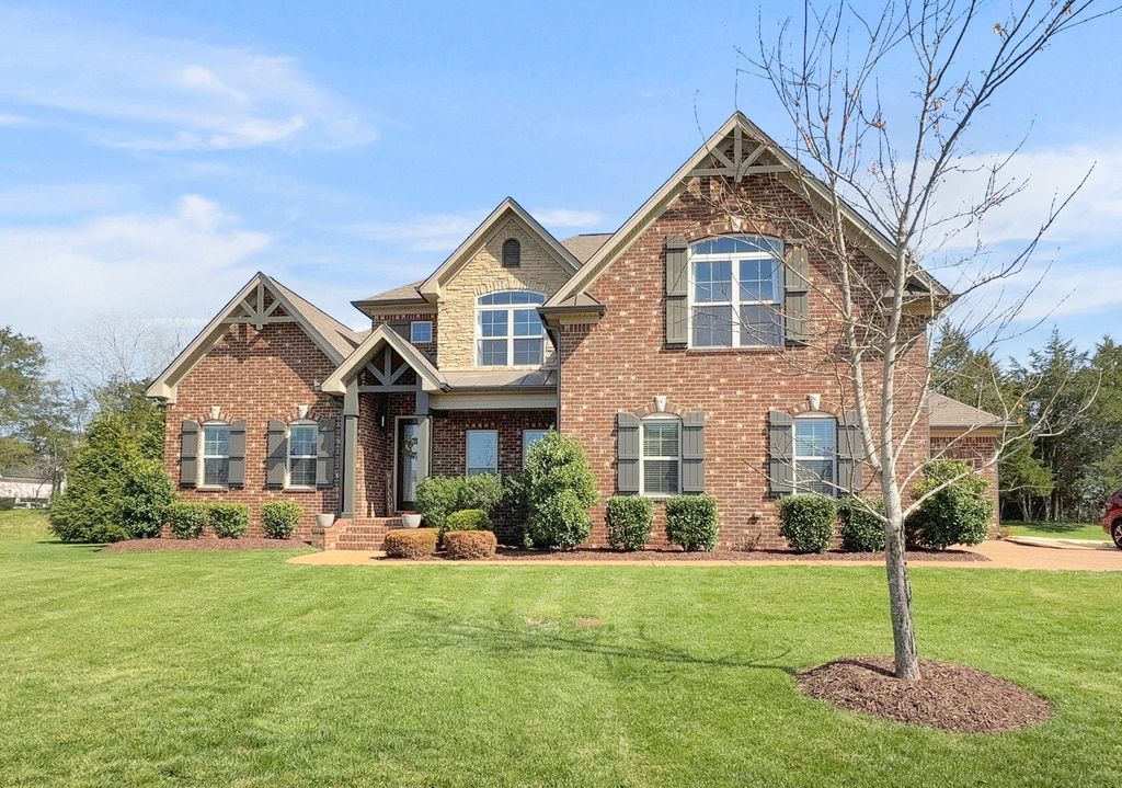 907 Larkspur Ln, Lebanon, TN 37087