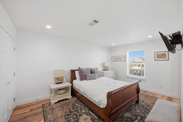 706 Beach Drive, Freeport, TX 77541