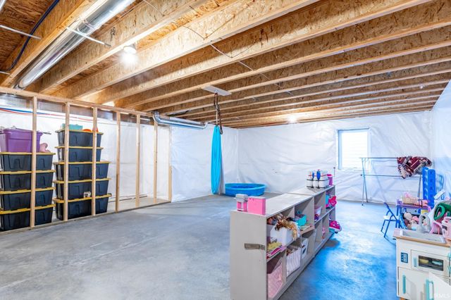 12825 Sunfish Drive, Middlebury, IN 46540