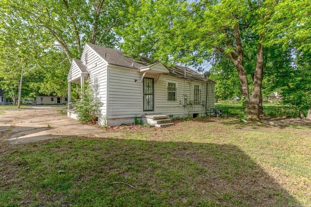 1904 E Barton Ave, West Memphis, AR 72301