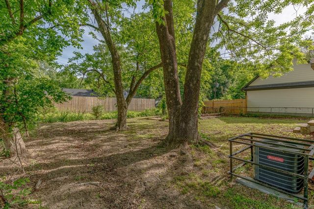 1904 E Barton Ave, West Memphis, AR 72301