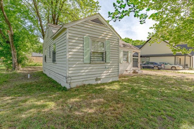 1904 E Barton Ave, West Memphis, AR 72301