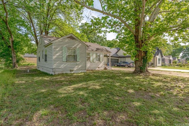 1904 E Barton Ave, West Memphis, AR 72301