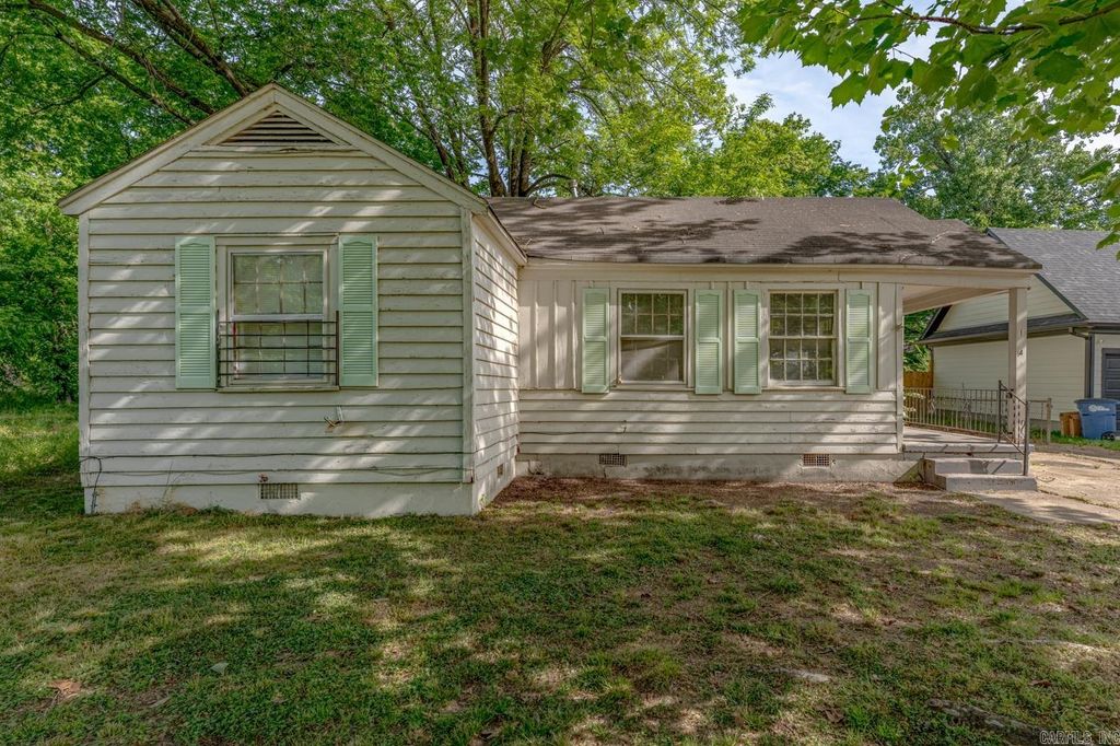 1904 E Barton Ave, West Memphis, AR 72301