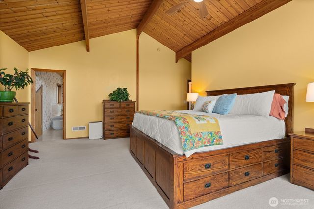 1090 Middle Fork Road, Onalaska, WA 98570