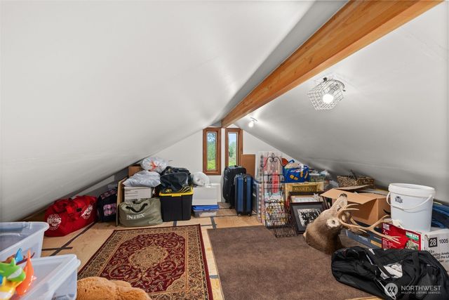1090 Middle Fork Road, Onalaska, WA 98570
