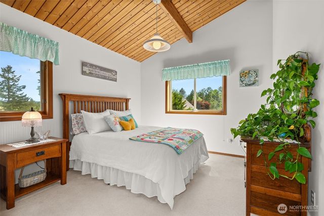 1090 Middle Fork Road, Onalaska, WA 98570