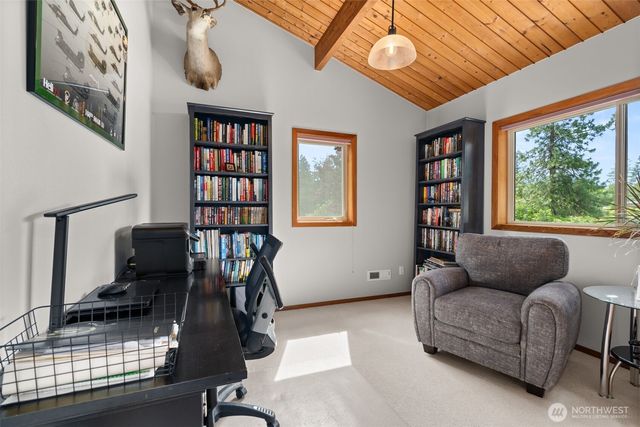 1090 Middle Fork Road, Onalaska, WA 98570