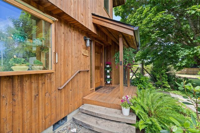 1090 Middle Fork Road, Onalaska, WA 98570