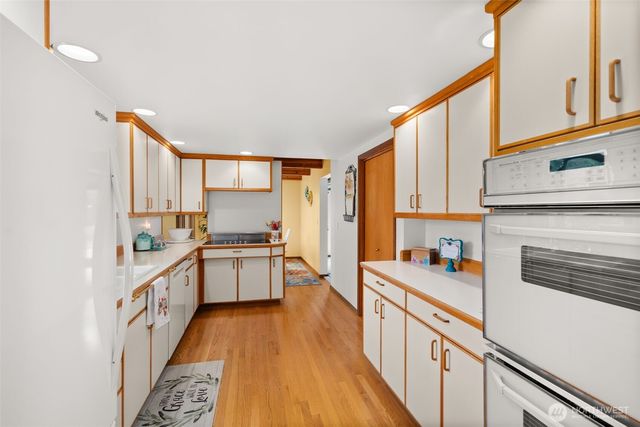 1090 Middle Fork Road, Onalaska, WA 98570