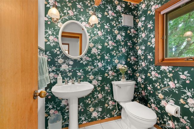 1090 Middle Fork Road, Onalaska, WA 98570