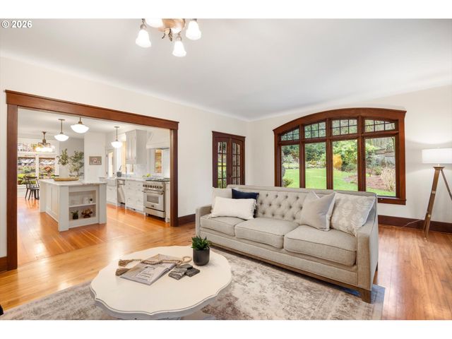 49 BRIARWOOD Rd, Lake Oswego, OR 97034