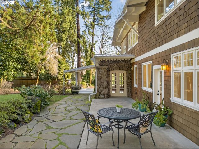 49 BRIARWOOD Rd, Lake Oswego, OR 97034