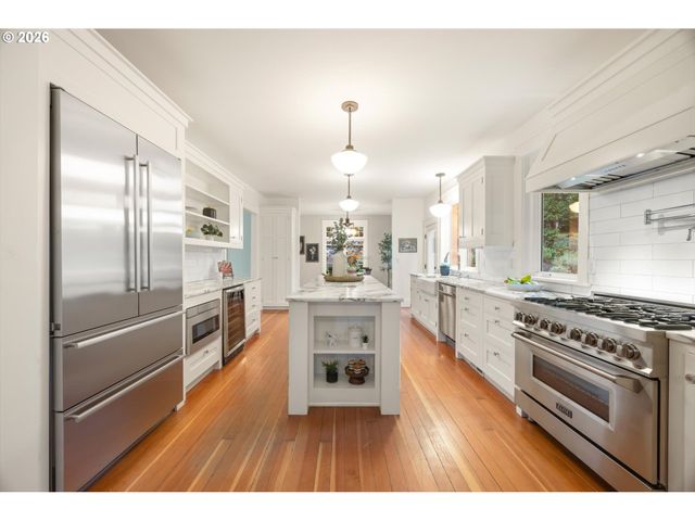 49 BRIARWOOD Rd, Lake Oswego, OR 97034