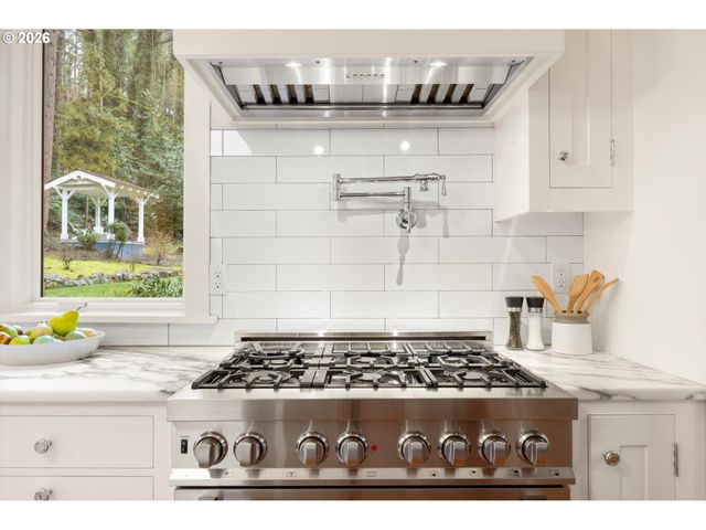 49 BRIARWOOD Rd, Lake Oswego, OR 97034