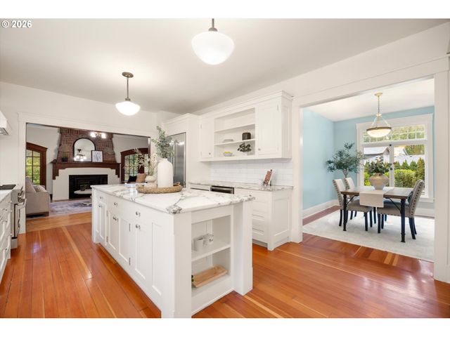 49 BRIARWOOD Rd, Lake Oswego, OR 97034